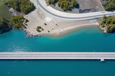 Deniz kıyısının güzel manzarası