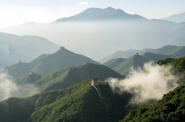 Vadideki dağların güzel manzarası