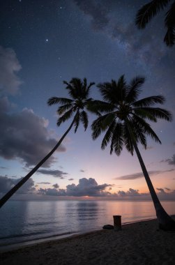 Denizin üzerinde güzel bir gün batımı