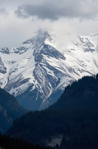 Dağların güzel manzarası