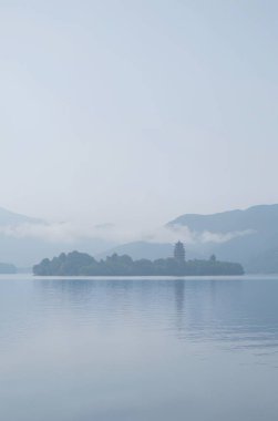 Güzel göl manzarası