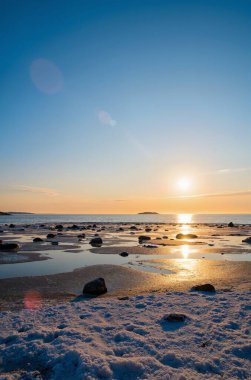 Sahilde gün batımı