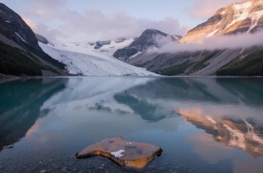 Dağlardaki güzel göl
