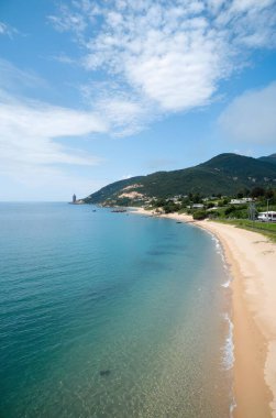 Deniz kıyısının güzel manzarası