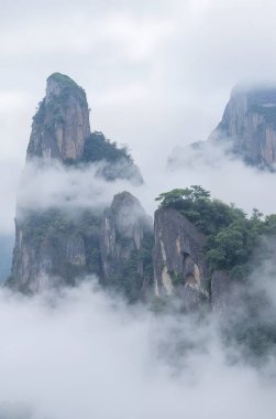 Sabahları dağların güzel manzarası