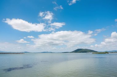 Dağlardaki güzel göl