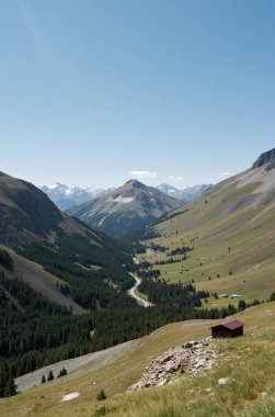 Kuzey Kafkasya 'nın dağlarına bakın.