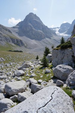 Dolomitlerin dağ manzarası, İtalya