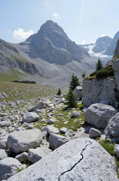 Dolomitlerin dağ manzarası, İtalya