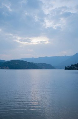 Dağlarla, doğayla güzel bir manzara.