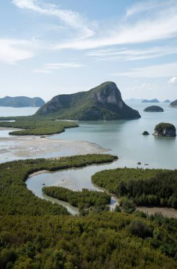 Korfu adasının deniz ve dağlarının insansız hava aracı görüntüsü, Yunan, Yunan