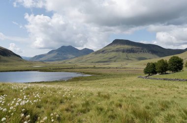 İskoçya dağlarının manzarası.