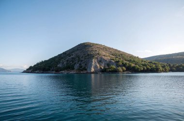 Deniz kıyısının güzel manzarası