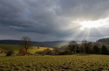 Sahada güzel bir gün batımı.