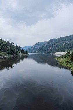 Güzel göl manzarası