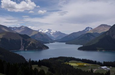 Göl Dağları ile güzel manzara