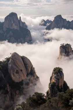 Dağlarda güzel bir gün batımı