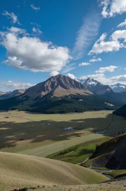 Dağların güzel manzarası