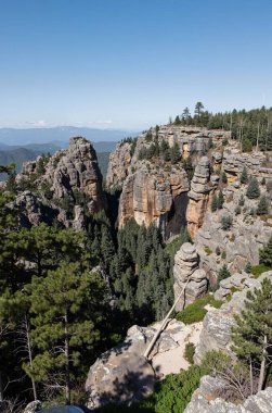 Montserrat dağlarındaki kayalar, İspanya