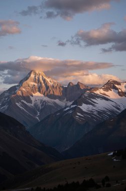 Dağların güzel manzarası