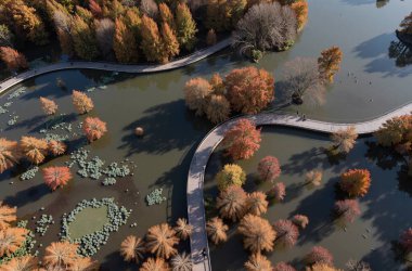 Parktaki nehrin havadan görünüşü