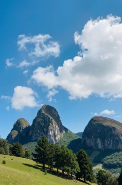 Dağlardaki dağ manzarası