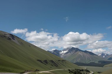 Dağlı güzel bir manzara.