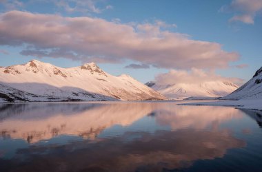 Dağlarda kış manzarası