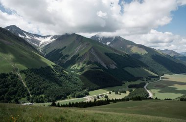 Dağların güzel manzarası