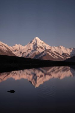 Dağ aralığı ve yansıma