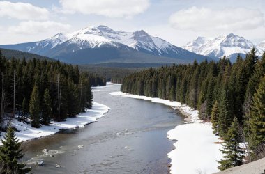 Banff Ulusal Parkı Kanada 'da inanılmaz bir dağdır. Banff 'ın ünlü bir dağ varış noktasıdır ve Kanadalı kayalıklardır.