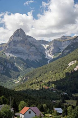 Dağların güzel manzarası