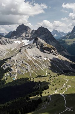 İtalyan dolomitlerindeki dolomitlerin güzel manzarası