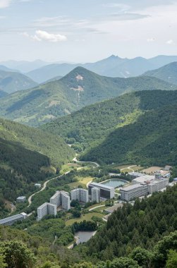 En kirli şehirlerin vadisinin havadan görünüşü.