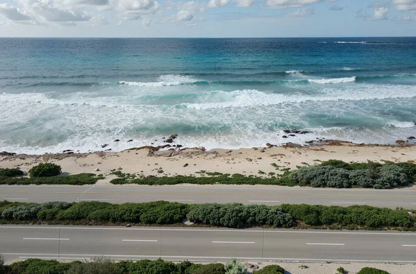 Deniz kıyısının güzel manzarası