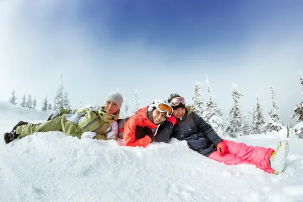 Gelukkig meisjes snowboarders — Stockfoto