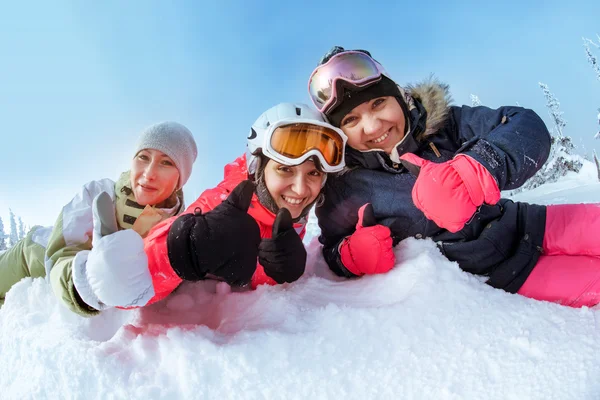 Chicas felices snowboarders — Foto de Stock