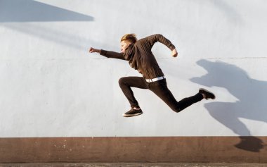 Komik uzun gölge adam