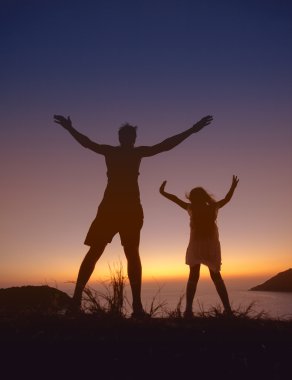 Baba ve kızı eğleniyor.