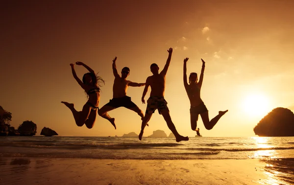 Young friends jumping — Stock Photo, Image