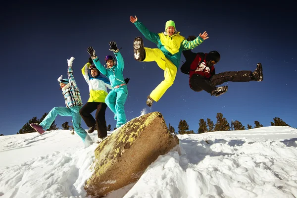 Gruppe von glücklichen Freunden, die Spaß haben — Stockfoto