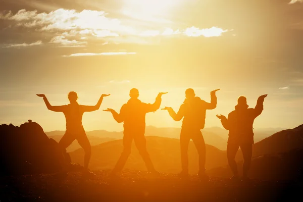 Concept friends silhouettes fun sunset — Stock Photo, Image