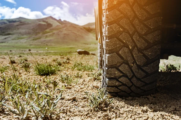 Fechar o conceito de roda de carro offroad — Fotografia de Stock