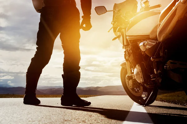 Moto motociclist road trip closeup concept — Fotografie, imagine de stoc