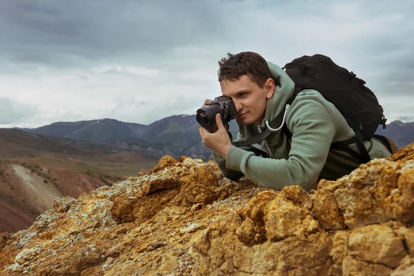 Man fotograaf camera bergen concept — Stockfoto