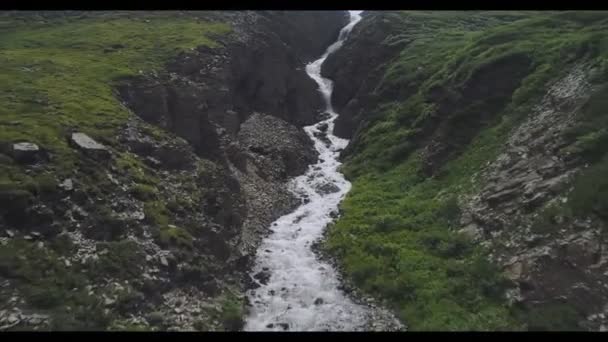 Drone video of waterfall in mountains — Stock Video