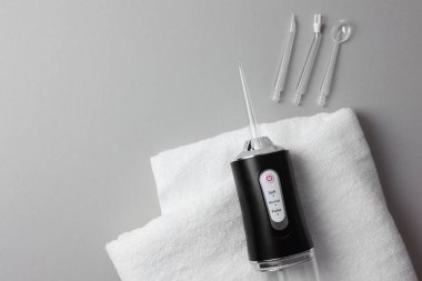 Taşınabilir Ağız Sulama ve Bahşişler, Temiz Suyla Şeffaf Şeffaf Rezerv, Üç Değişken Nozül