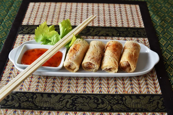 Tatlı ve ekşi sos ile tava böreği