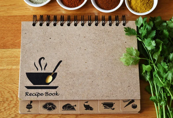 Libro de recetas y especias — Foto de Stock