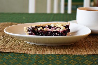 Yaban mersinli pasta tatlı dilim.